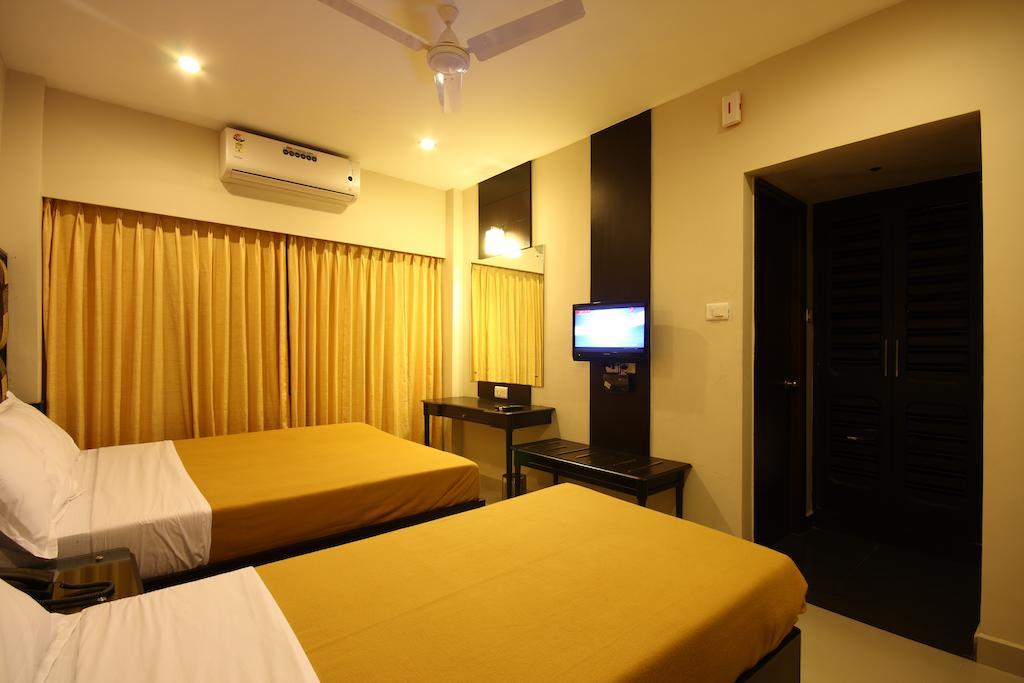 City Home Chennai Room photo