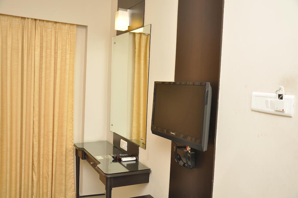 City Home Chennai Room photo